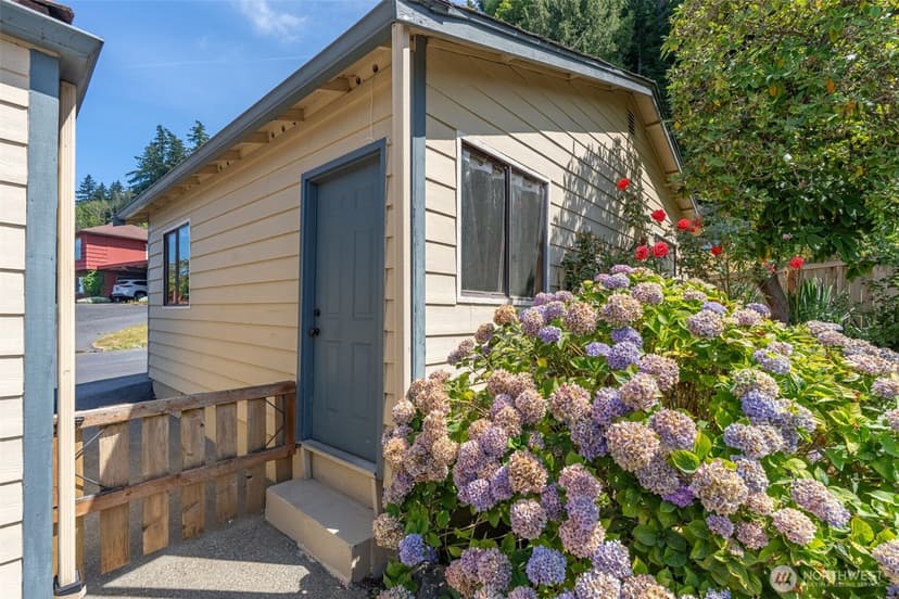 Property photo for 2485 Beach Drive E, Port Orchard photo 34