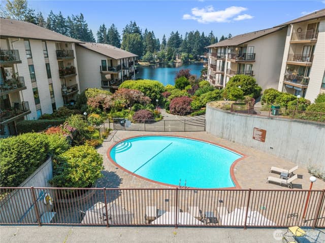 Property photo for 13229 Linden Avenue N #507B, Seattle photo 2
