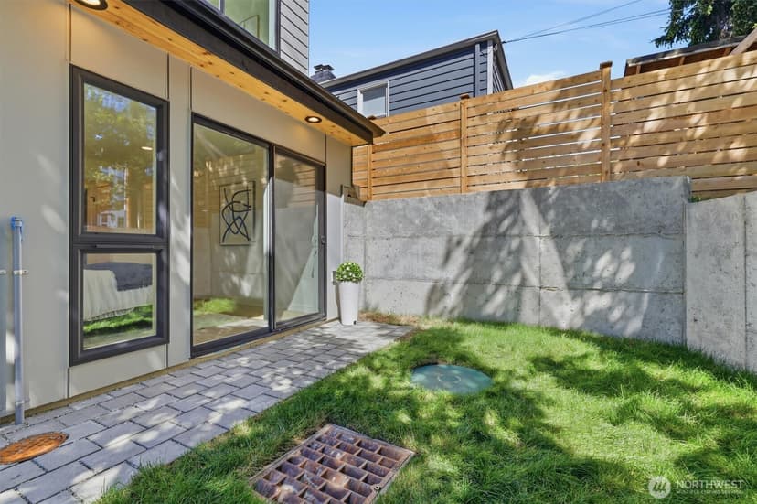 Property photo for 2726 NE Blakeley Street, Seattle photo 8