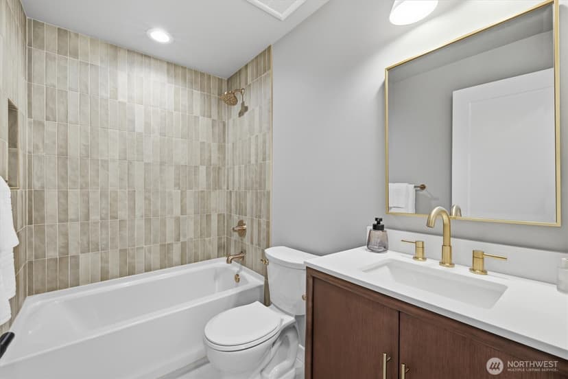 Property photo for 2726 NE Blakeley Street, Seattle photo 6