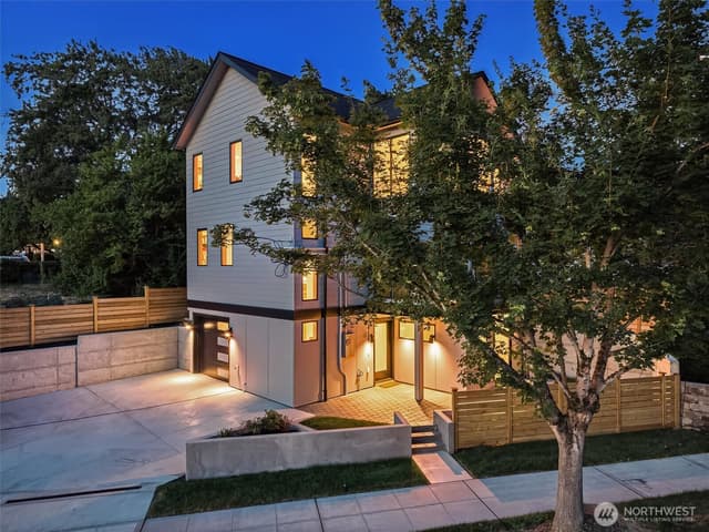 Property photo for 2726 NE Blakeley Street, Seattle photo 2