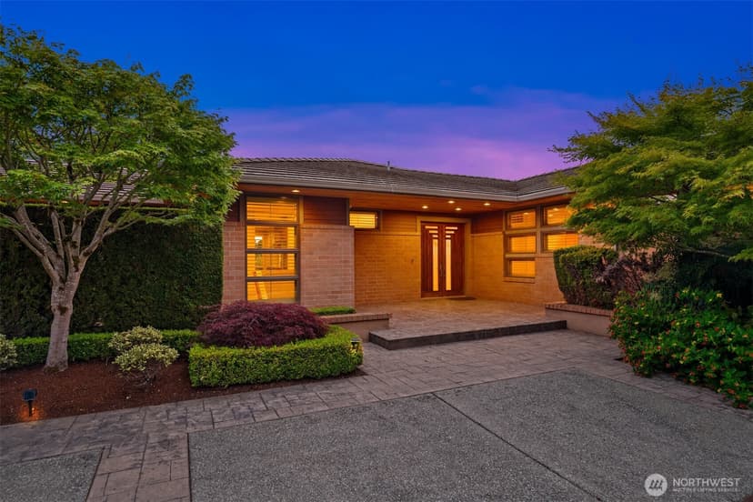 Property photo for 8635 NE 19th Place, Clyde Hill photo 4
