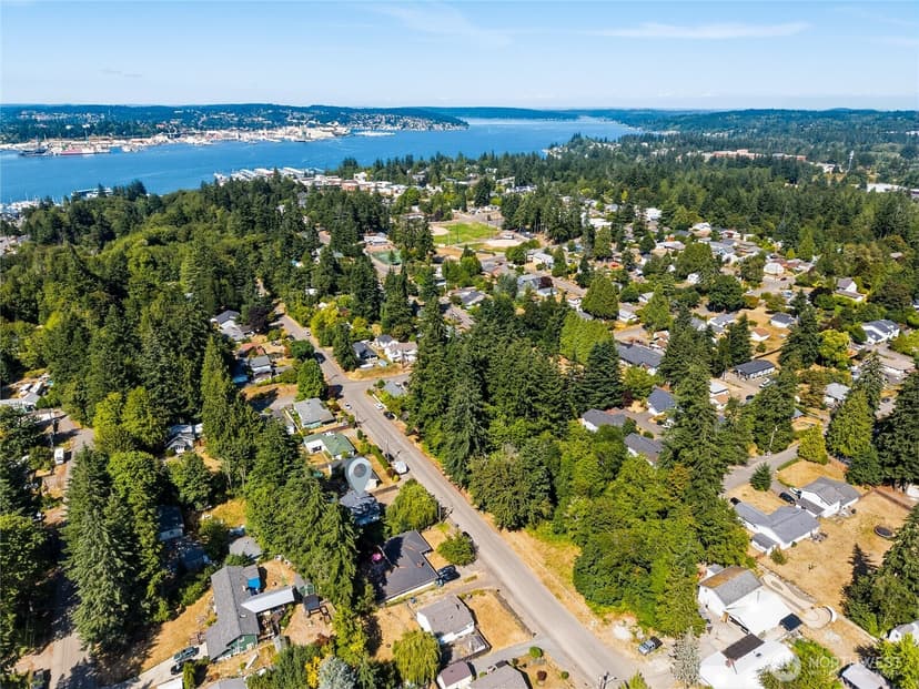 Property photo for 1224 West Avenue, Port Orchard photo 29