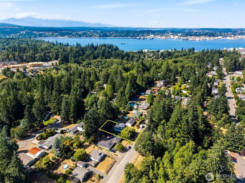 Property photo for 1224 West Avenue, Port Orchard photo 28