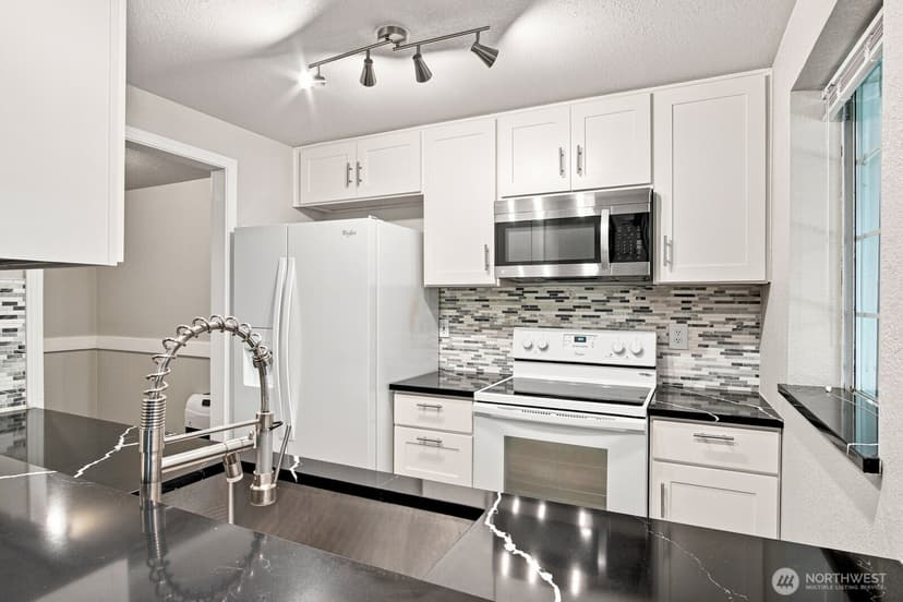 Property photo for 15433 Country Club Drive #E103, Mill Creek photo 2