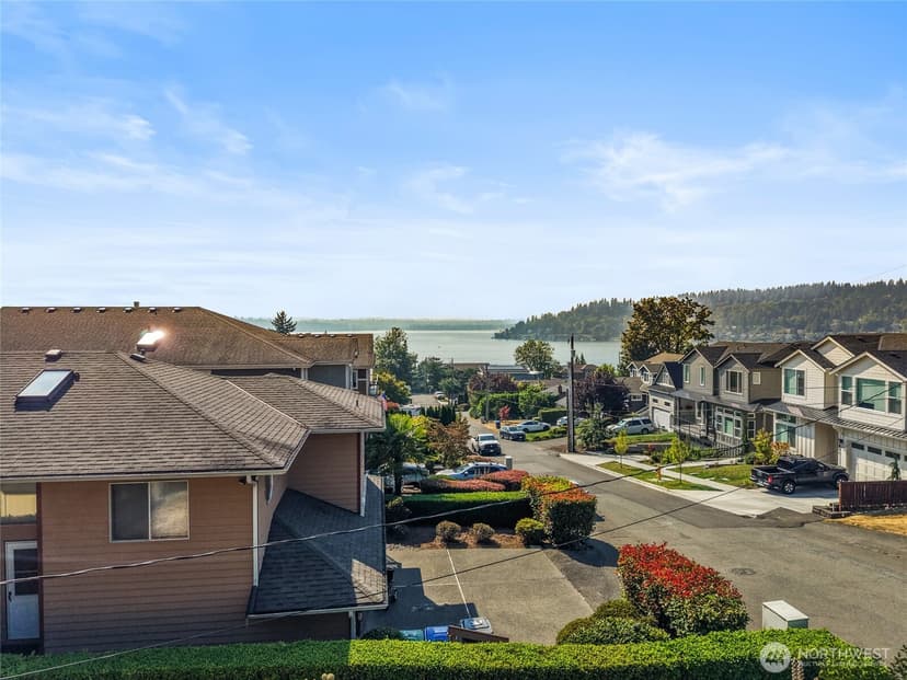 Property photo for 1013 N 33rd Place, Renton photo 28