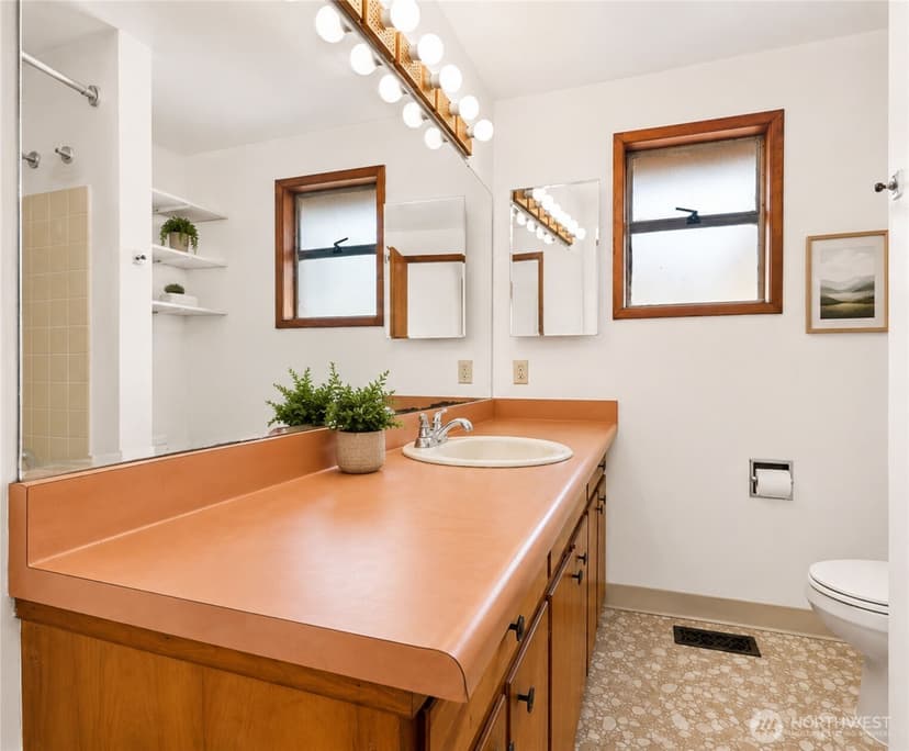Property photo for 11549 N Park Avenue N, Seattle photo 18