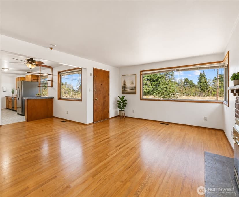Property photo for 11549 N Park Avenue N, Seattle photo 6