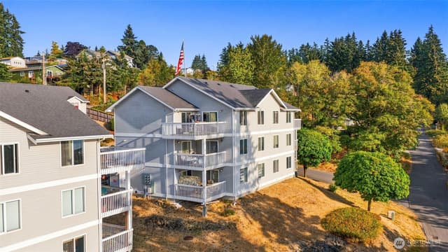 Property photo for 2251 Highview Lane W #C302, Bremerton photo 3