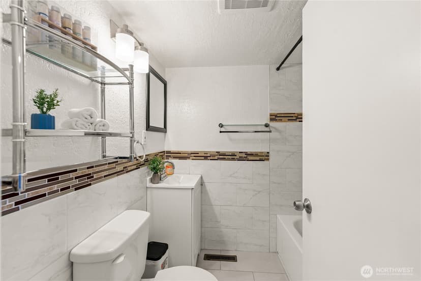 Property photo for 819 SW 134th Street SW, Burien photo 15