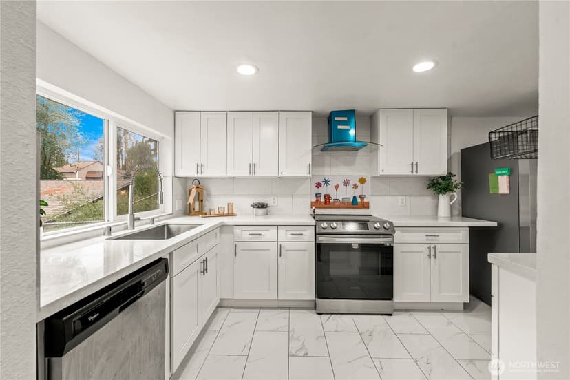 Property photo for 819 SW 134th Street SW, Burien photo 4