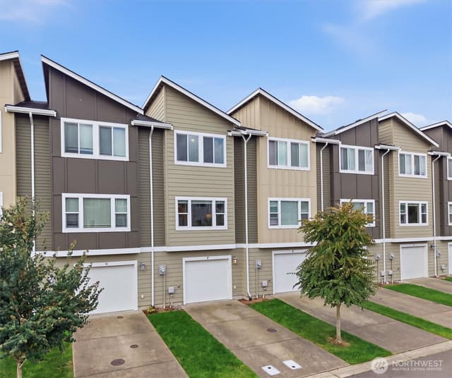 Property photo for 17416 118th Ave Court E #F, Puyallup photo 2