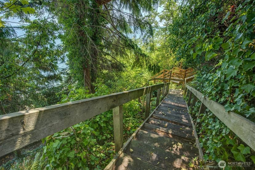 Property photo for 1239 Colchester Drive E, Port Orchard photo 17