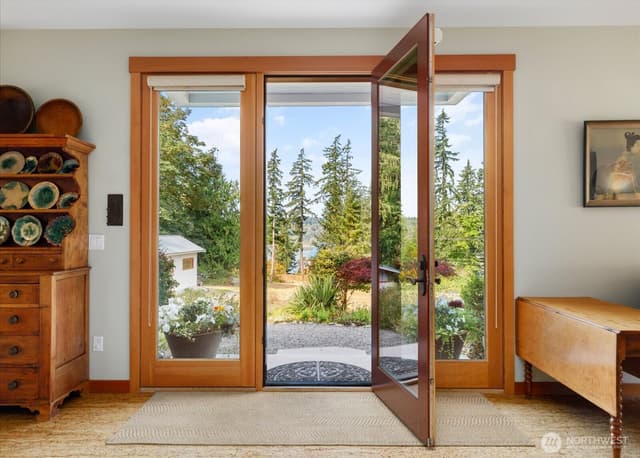 Property photo for 8015 Cultus Bay Road, Clinton photo 4