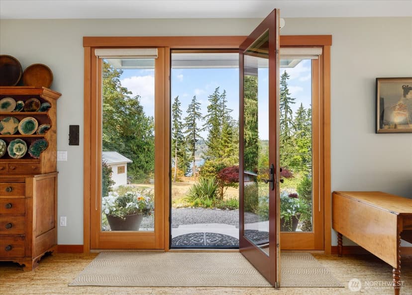 Property photo for 8015 Cultus Bay Road, Clinton photo 4