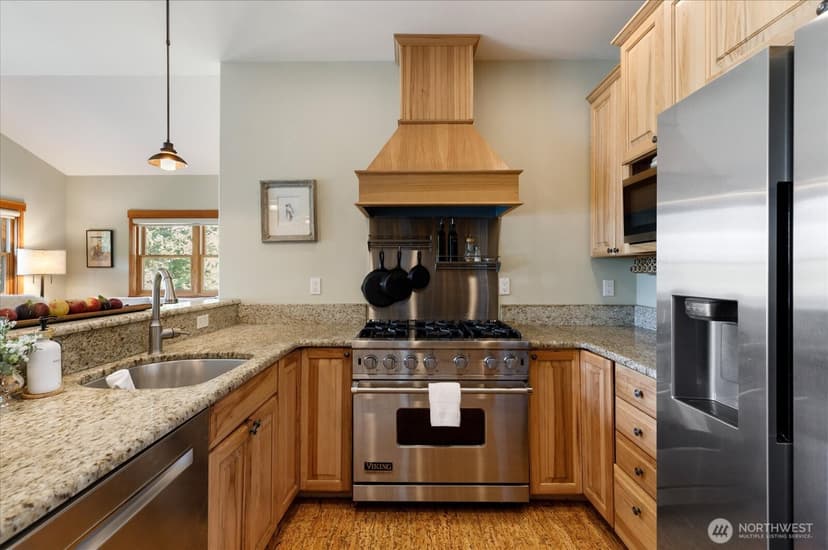 Property photo for 8015 Cultus Bay Road, Clinton photo 9