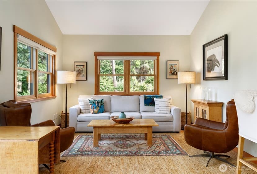 Property photo for 8015 Cultus Bay Road, Clinton photo 6