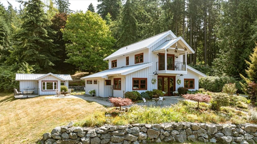 Property photo for 8015 Cultus Bay Road, Clinton