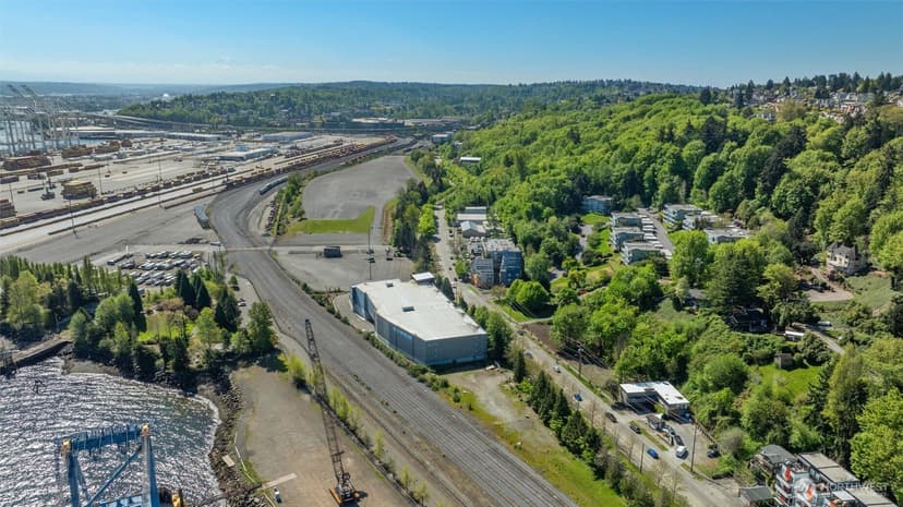 Property photo for 2313 Harbor Avenue SW, Seattle photo 9