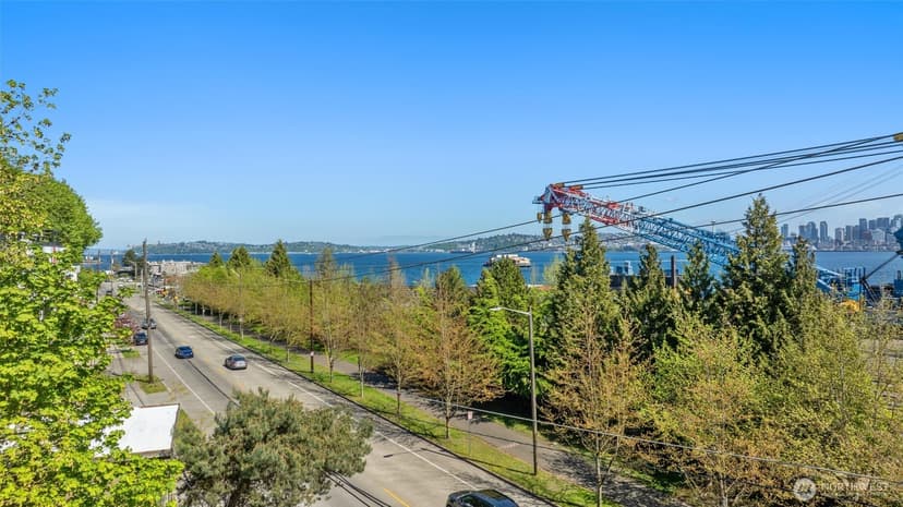 Property photo for 2271 Harbor Avenue SW, Seattle photo 4