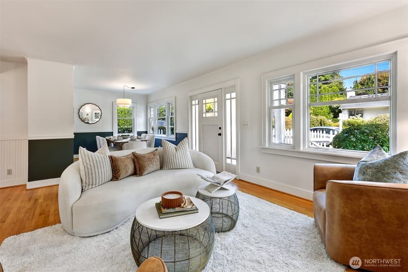 Property photo for 9207 47th Avenue SW, Seattle photo 3