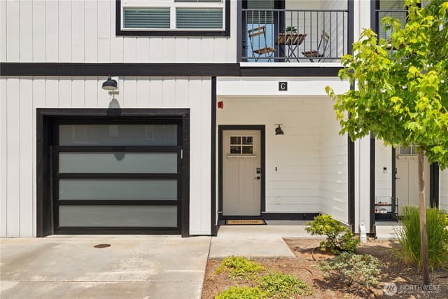 Property photo for 18527 1st Ave NE #C, Shoreline photo 3