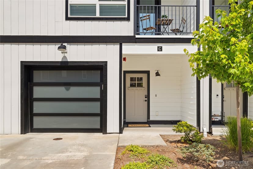Property photo for 18527 1st Ave NE #C, Shoreline photo 3