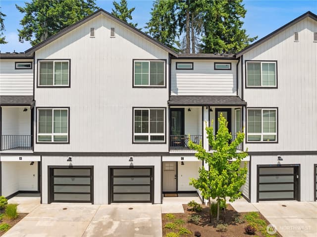 Property photo for 18527 1st Ave NE #C, Shoreline photo 2