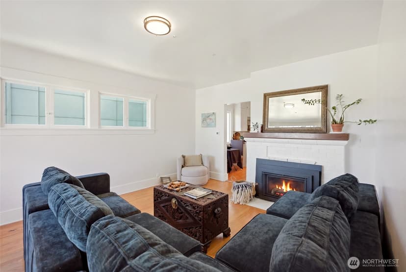 Property photo for 113 NE 60th Street, Seattle photo 6