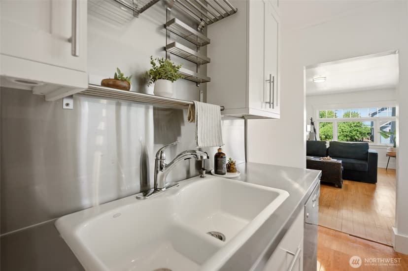 Property photo for 113 NE 60th Street, Seattle photo 18
