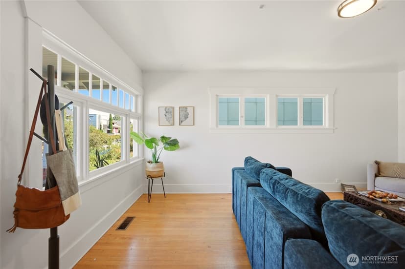 Property photo for 113 NE 60th Street, Seattle photo 9
