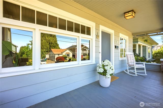 Property photo for 113 NE 60th Street, Seattle photo 2