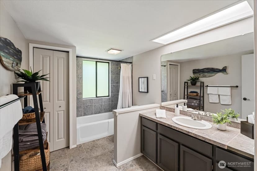 Property photo for 25007 SE Mirrormont Way, Issaquah photo 14