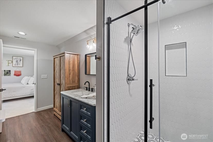 Property photo for 25007 SE Mirrormont Way, Issaquah photo 26