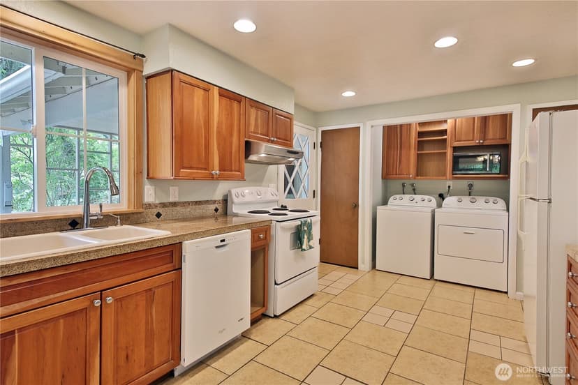 Property photo for 6255 Bayview Road, Clinton photo 6
