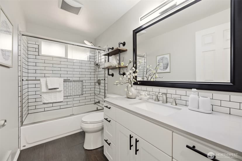 Property photo for 15814 Larch Way, Lynnwood photo 14