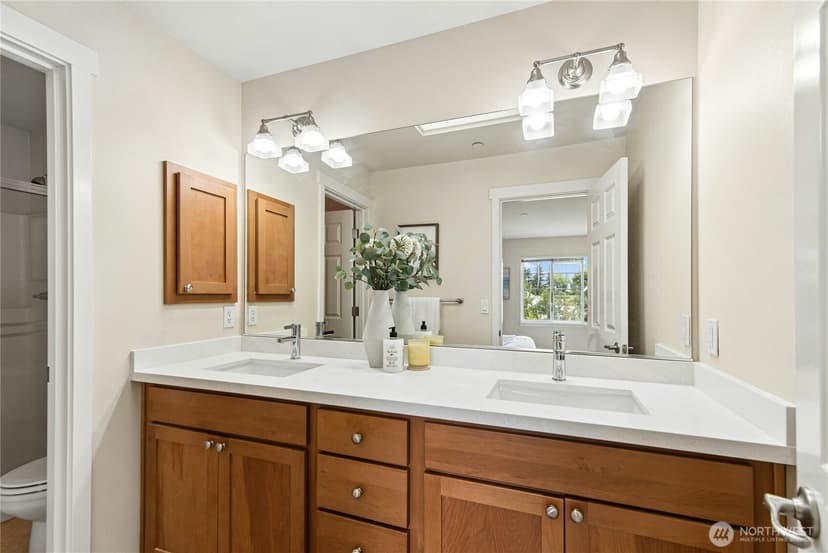 Property photo for 1901 NE Killian Lane, Issaquah photo 17