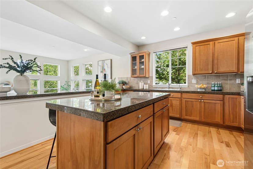 Property photo for 1901 NE Killian Lane, Issaquah photo 5