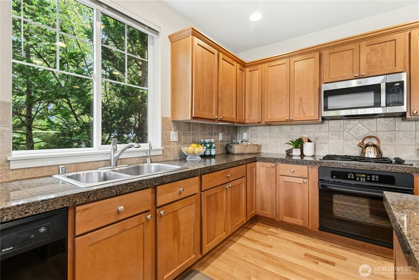 Property photo for 1901 NE Killian Lane, Issaquah photo 7