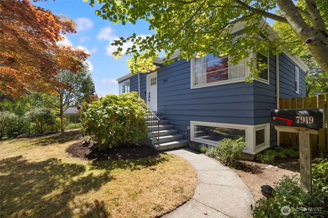 Property photo for 7919 34th Avenue SW, Seattle photo 2
