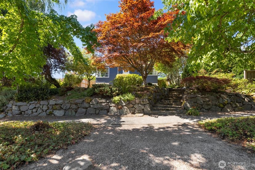 Property photo for 7919 34th Avenue SW, Seattle photo 4