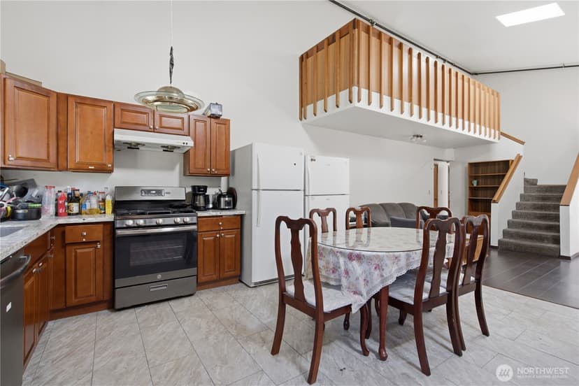 Property photo for 16068 Greenwood Avenue N, Shoreline photo 28