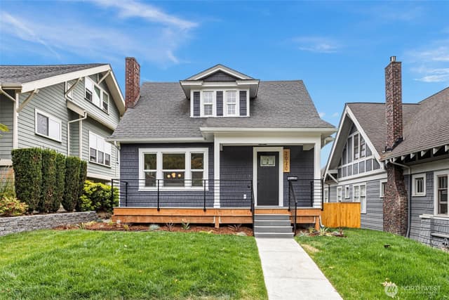 Property photo for 2020 33rd Avenue S, Seattle photo 3