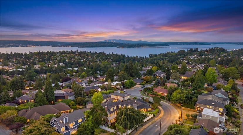 Property photo for 6224 NE Princeton Way, Seattle photo 3