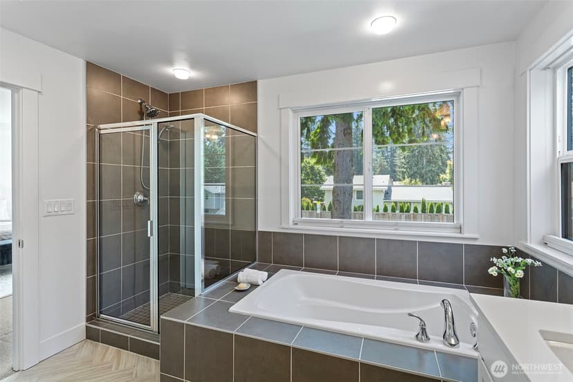 Property photo for 11823 NE 70th Lane, Kirkland photo 20