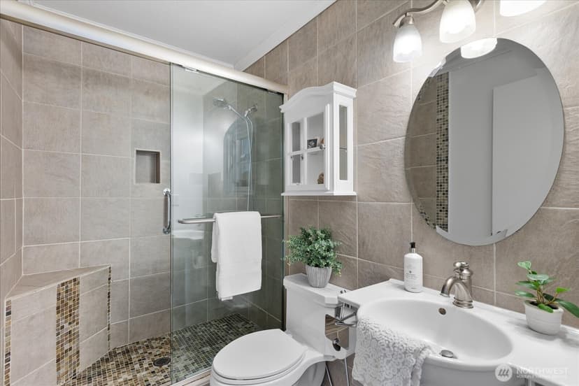 Property photo for 13265 15th Avenue NE #B10, Seattle photo 16