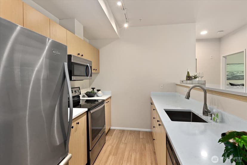 Property photo for 3213 Harbor Avenue SW #301, Seattle photo 9