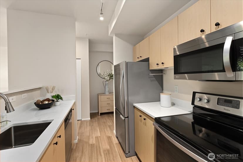 Property photo for 3213 Harbor Avenue SW #301, Seattle photo 10
