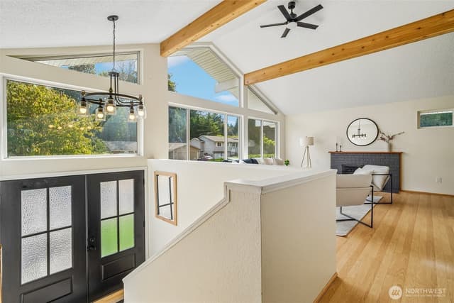 Property photo for 10132 NE 144th Place, Kirkland photo 4