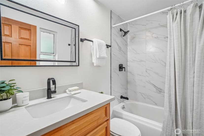 Property photo for 10132 NE 144th Place, Kirkland photo 15